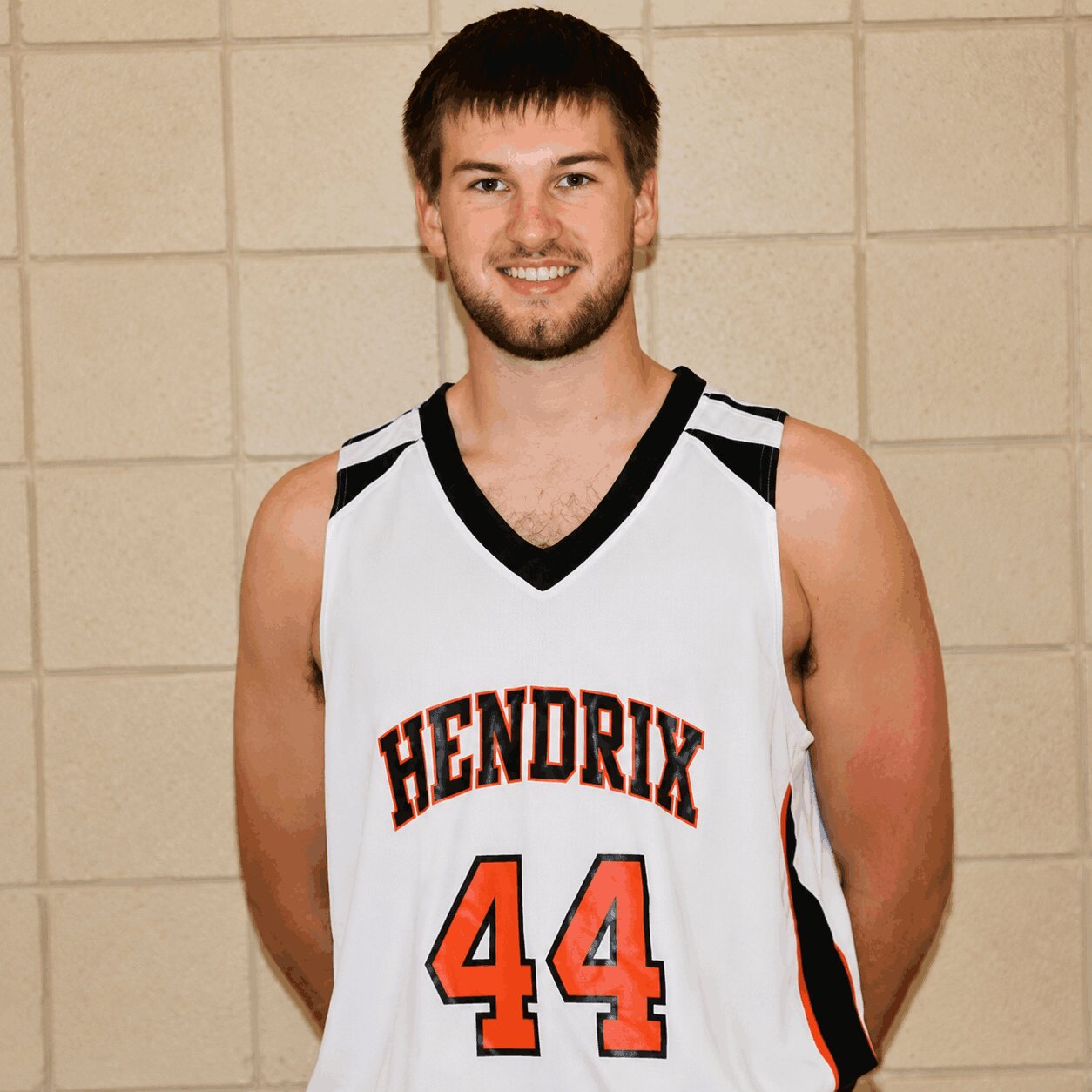 Colton Primm wearing a Hendrix basketball uniform.