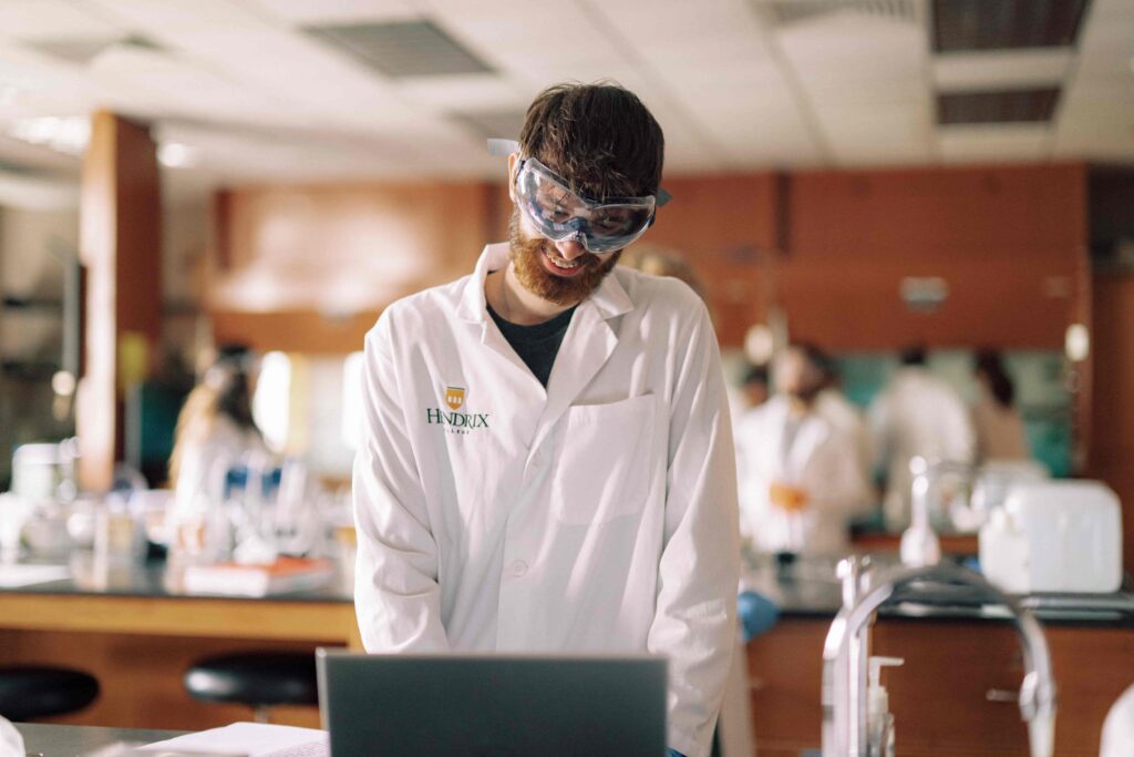 A Hendrix student gains experience working in a chemistry lab.